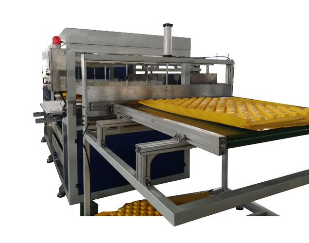 江浙沪地暖蘑菇板覆膜机吸塑成型机 生产厂家可定制尺寸